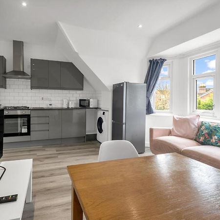 Modern Apartment In South West Wandsworth Лондон Экстерьер фото