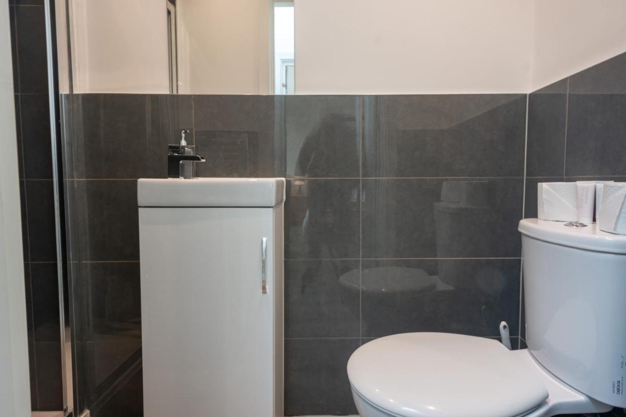 Modern Apartment In South West Wandsworth Лондон Экстерьер фото