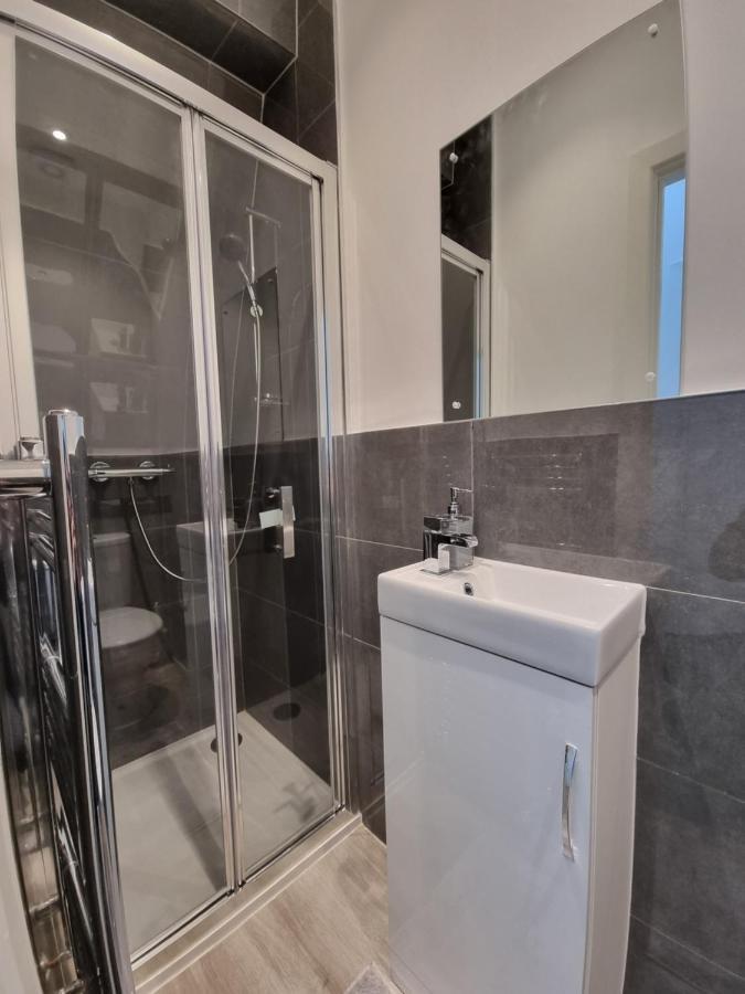 Modern Apartment In South West Wandsworth Лондон Экстерьер фото